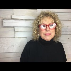 Meet your Posher, Claudia